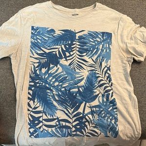 Mossimo Supply Co graphic tee medium